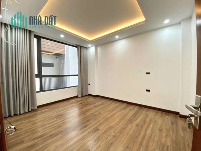 Bán nhà Bồ Đề, Gần Hồ, 50m2, 4 tầng, MT 5,4 m, giá chỉ 6 tỷ.