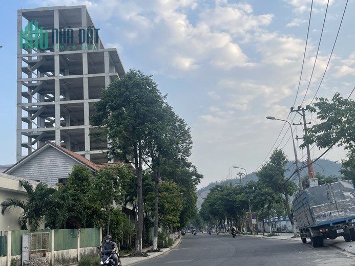 Gia đình tôi cần Bán nhà 2 tầng 2 mặt tiền Lạc Long Quân