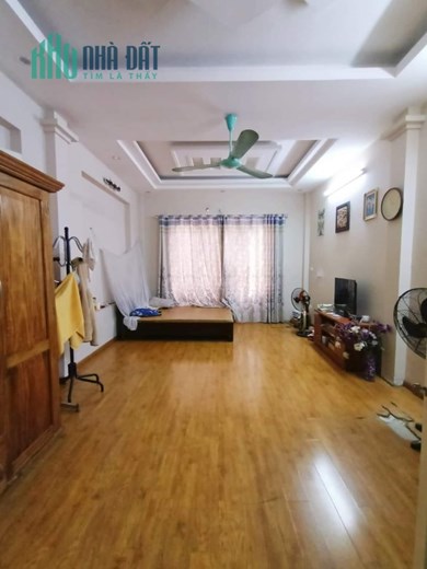 Bán nhà Phân Lô, Oto đỗ cổng Hoàng Mai, 42m, 5T, dân xây, gần phố, kinh doanh online.
