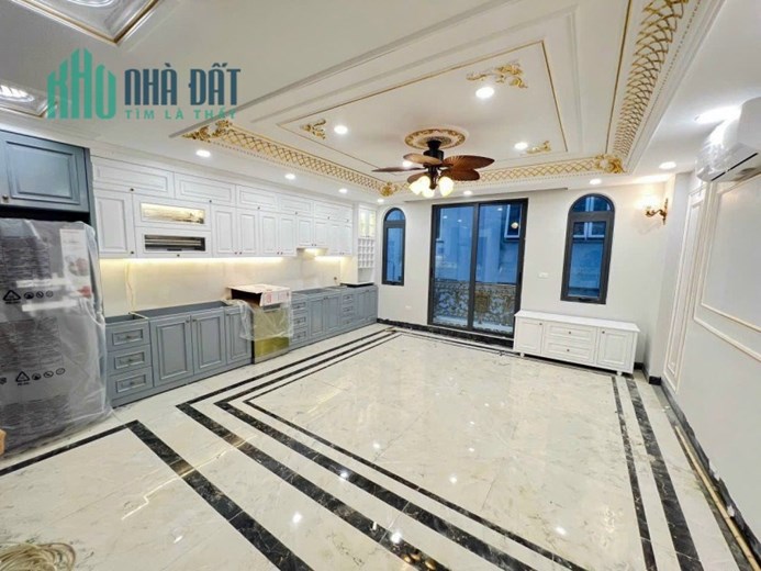 NHÀ PHỐ NGUYỄN SƠN, THANG MÁY ĐẸP NHƯ MƠ, TOÀN NỘI THẤT XỊN XÒ, KINH DOANH Ô TÔ TRÁNH.