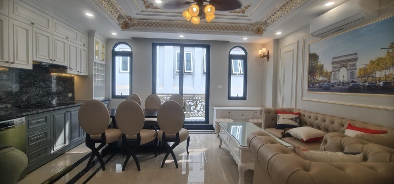 NHÀ PHỐ NGUYỄN SƠN, THANG MÁY ĐẸP NHƯ MƠ, TOÀN NỘI THẤT XỊN XÒ, KINH DOANH Ô TÔ TRÁNH.