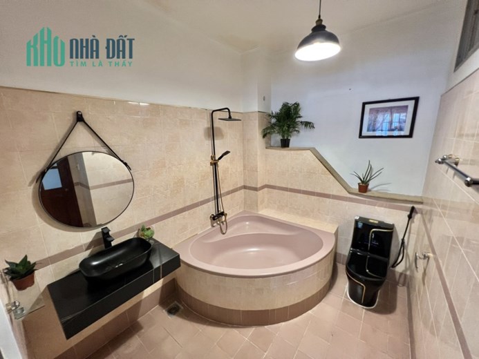 HXT TRÁNH ĐINH BỘ LĨNH - SÁT MT - 4.2X19M - 4 TẦNG BTCT - 7PN, 6WC