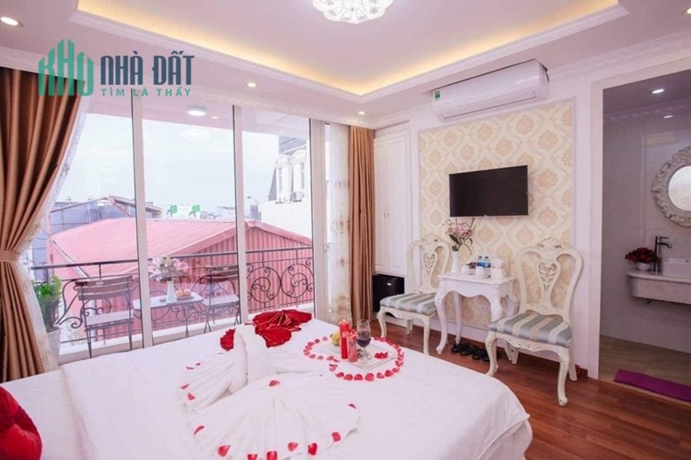 bán khách sạn Hoàn Kiếm, 60m² x 8 tầng, khu vực phố đi bộ, dòng tiển ổn định