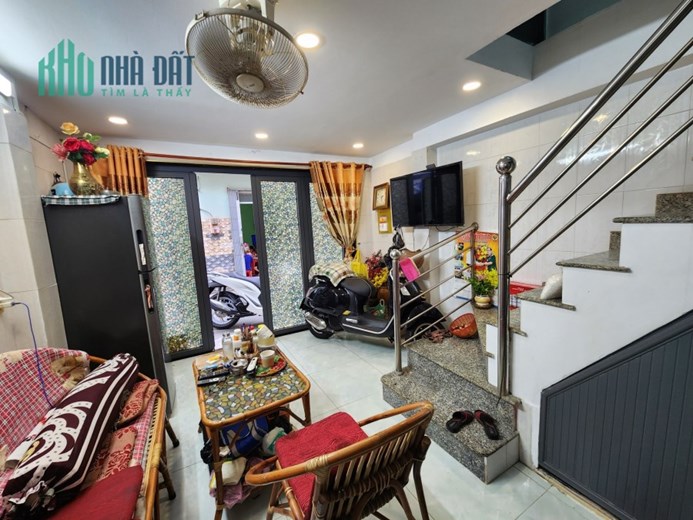 Nhà bán hẻm 6m gần quận 1, 3 tầng, DT 3,5m x 6m, nhỉnh 4 tỷ