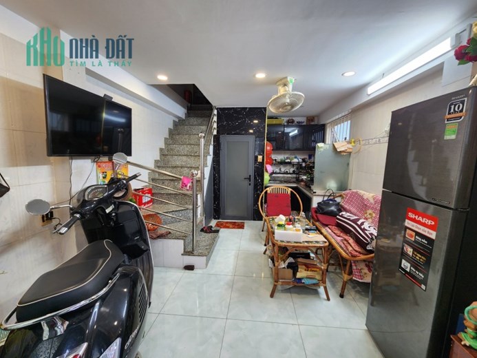 Nhà bán hẻm 6m gần quận 1, 3 tầng, DT 3,5m x 6m, nhỉnh 4 tỷ