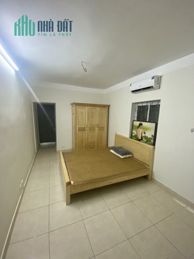 Cho thuê nhà tại Yên Hoà, Cầu Giấy 150m2 3 tầng.