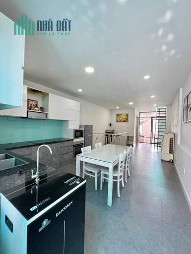 PENHOUSE SIÊU RỘNG 200m2 
ĐỐI DIỆN ETOWN CỘNG HOÀ - TÂN BÌNH