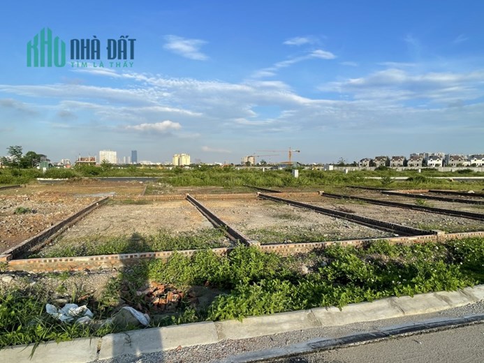 Chính chủ bán lô đất dịch vụ Vân Canh đường 24m số 75-2 có dt 80m, hai mặt đường sổ đỏ riêng biệt.