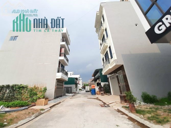 Bán lô đất dịch vụ Vân Canh số 889 có diện tích 82,2m, sổ đỏ riêng biệt, giá rẻ vị trí đẹp đắc địa