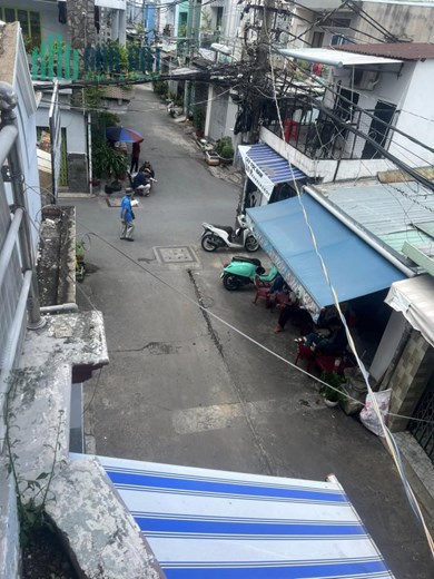 Ngay nút giao Âu Cơ + Lạc Long Quân, Quận Tân Phú, 33m2(4x8.5), 3 TẦNG, HẺM XE HƠI 5m