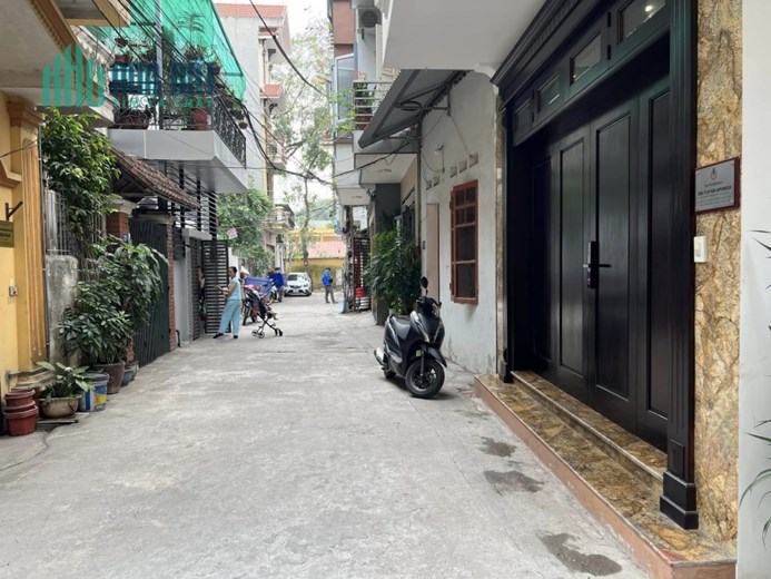 TƯ ĐÌNH ( LONG BIÊN)  ĐẤT PHÂN LÔ _ ĐƯỜNG Ô TÔ TRÁNH_ TẶNG NHÀ C4 Ở NGAY _ KHU V.I.P
