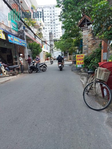 NHÀ HẺM XE HƠI NGUYỄN XÍ - ĐẤT LỚN NGANG 10M HIẾM 10X18- GIÁ 18 TỶ.