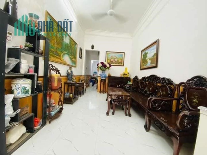TRUNG TÂM QUẬN ĐỐNG ĐA MẶT NGÕ THÔNG - BA GÁC ĐỖ CỬA - SH QUAY ĐẦU THỎA MÁI DT:38M2 4 TẦNG 5 NGỦ