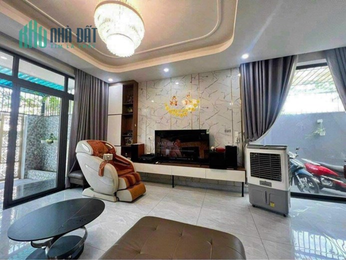Bán nhà MT đường. Ngay sau lưng TTTM Gigamall. Hiệp Bình Chánh, Giá 15 tỷ
