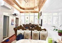 Bán nhà ngõ 82 đường Láng 40m2 4t mt 5,6m, full nội thất dòng tiền thuê 60triệu/năm chỉ hơn 3 tỷ
