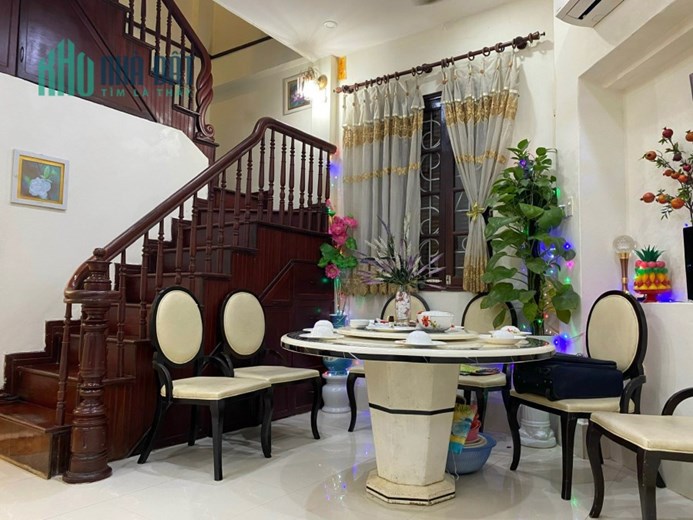 Chính chủ cho thuê nhà nguyên căn tại chợ Ngọc Hà, phường Đội Cấn, quận Ba Đình