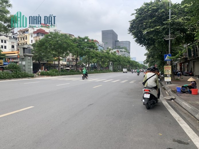 Bán gấp mảnh đất mặt phố khu vực Xã Đàn diện tích hơn 220m, mặt tiền 13m, giá nhỉnh 200 tr/m
