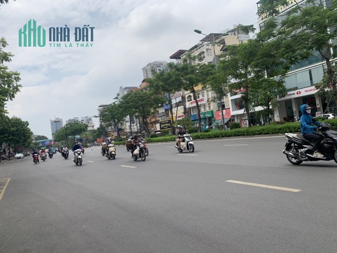 Bán gấp mảnh đất mặt phố khu vực Xã Đàn diện tích hơn 220m, mặt tiền 13m, giá nhỉnh 200 tr/m