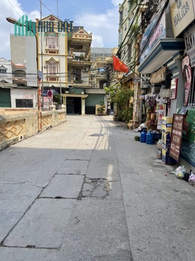 BÁN nhà Kim Giang - Thanh Trì ,DT40Mx5T, giá 4 tỷ. ngõ ba gác phi ,25m ra ô tô.
