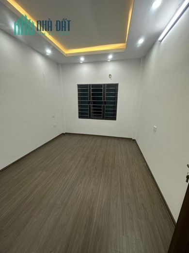 BÁN nhà Kim Giang - Thanh Trì ,DT40Mx5T, giá 4 tỷ. ngõ ba gác phi ,25m ra ô tô.