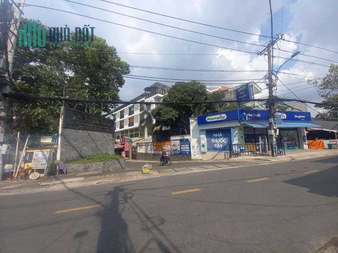 NHÀ CHÍNH CHỦ- Cần Bán Nhà Đẹp Ngay Cạnh Trường ĐH Marketing, quận 9