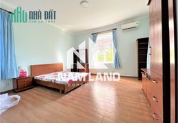 Villa ven sông SG, đường Nguyễn Văn Hưởng, Thảo Điền, Quận 2