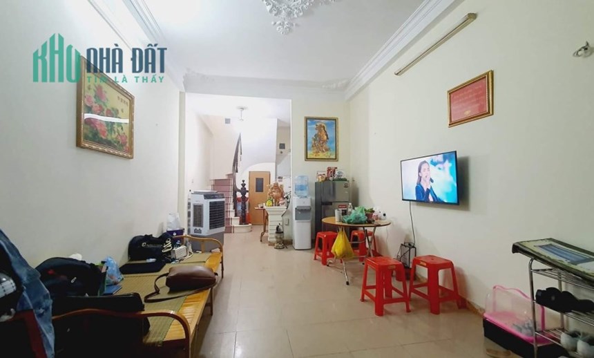 HIẾM CẦU GIẤY – NHÀ DÂN XÂY KCBT CHẮC CHẮN – Ô TÔ – AN NINH TỐT
*4 TẦNG – 35M, 4.05 TỶ