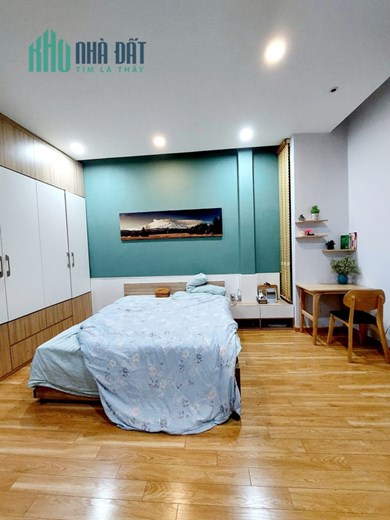 Chỉ 3 tỷ có ngay nhà đẹp Ngã Tư Sở DT 30m2, 5 tầng, full nội thất, sdcc, cực hiếm, Lh 0975666943.