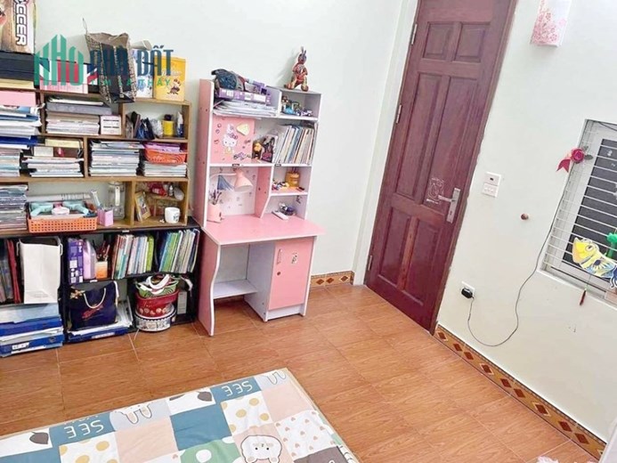 Bán nhà đường Miếu Hai Xã, 40m 3 tầng độc lập sân cổng riêng GIÁ 2 tỉ, ngõ nông
