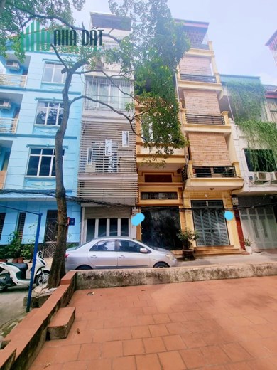 CHỦ CẦN BÁN GẤP NHÀ 5 TẦNG - GIÁ HƠN 5 TỶ - PHÂN LÔ ÔTÔ ĐẬU ĐỖ CỬA - CẠNH NHÀ LÀ SÂN CHƠI view
