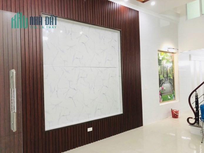 Bán nhà mặt ngõ 630 Thiên Lôi, 48m 3 tầng sân cổng GIÁ 2.45 tỉ ngõ cực nông