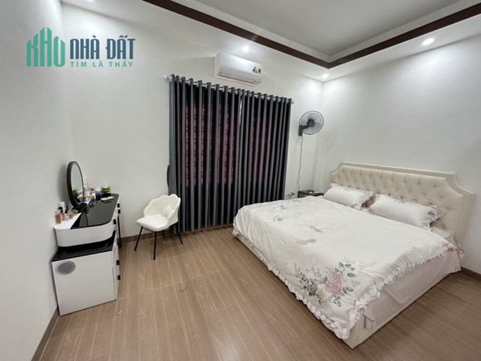 Bán nhà xây năm 2021 phố Vĩnh Tiến - diện tích 50m 4 tầng GIÁ 2.8 tỉ cạnh Gara Ô.tô