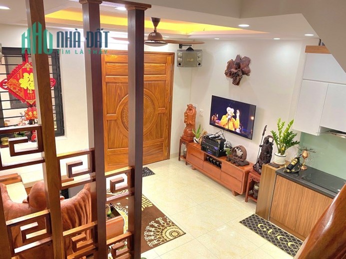 Bán nhà Ngọc Thụy ,Long Biên 5 tầng ,Mt 4.68m ,full nội thất ,oto đỗ cổng giá nhỉnh 3 tỷ