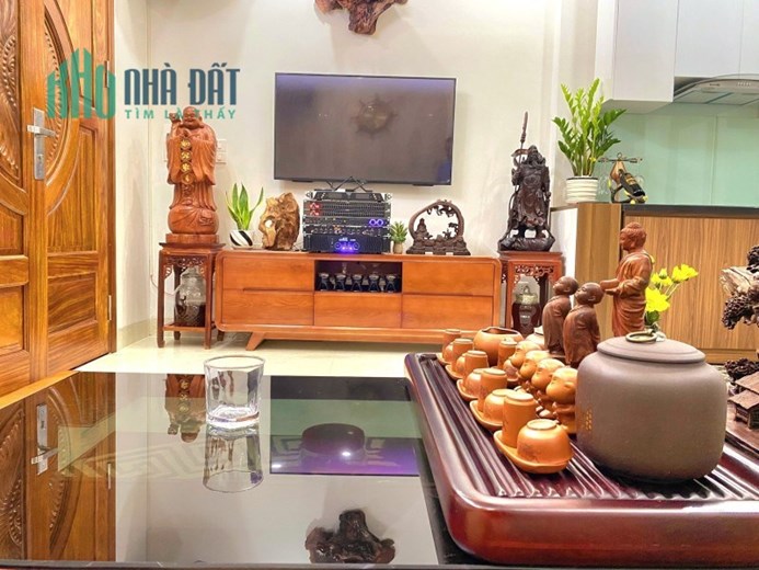 Bán nhà Ngọc Thụy ,Long Biên 5 tầng ,Mt 4.68m ,full nội thất ,oto đỗ cổng giá nhỉnh 3 tỷ