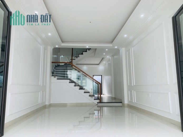 Bán nhà phố Khúc Thừa Dụ, 62m 3 tầng mới tinh ngõ ô.tô GIÁ 3.3 tỉ