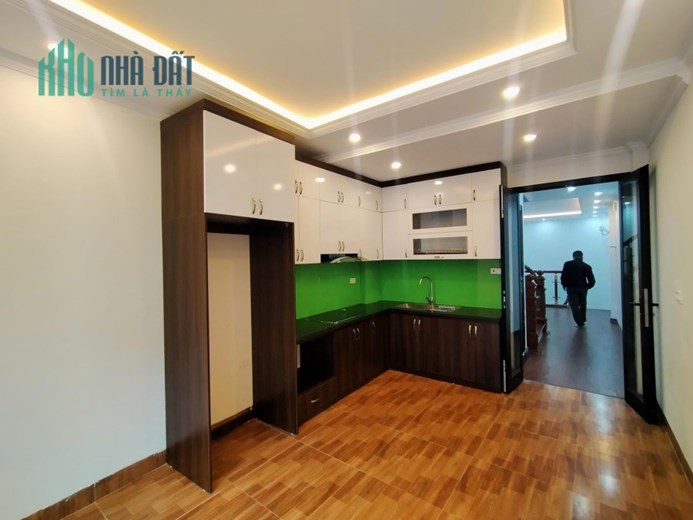 NHÀ MẶT NGÕ TẠI BỒ ĐỀ 38M2; 5 TẦNG CHỈ VỚI GIÁ 5,9 TỶ.