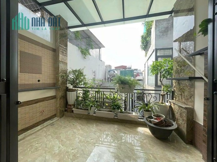 NHÀ MẶT PHỐ LONG BIÊN - VỈA HÈ - LÔ GÓC - NGÃ TƯ- KINH DOANH - THANG MÁY - 7 TẦNG.