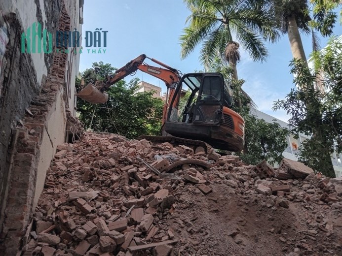 BÁN GẤP LÔ ĐẤT THÔNG SỐ ĐẸP - LÔ GÓC - Ô TÔ ĐỖ CỬA – SÁT MẶT NGÕ – GẦN MẶT PHỐ NGUYỄN VĂN CỪ.