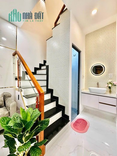 Nhà đẹp tặng hết nội thất sịn trung tâm Bình Thạnh, ngang hiếm 5.5m