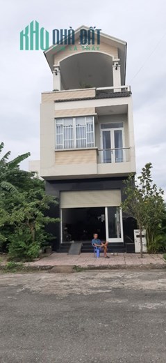 Chính chủ cho thuê nhà nguyên căn 1 trệt 2 lầu.