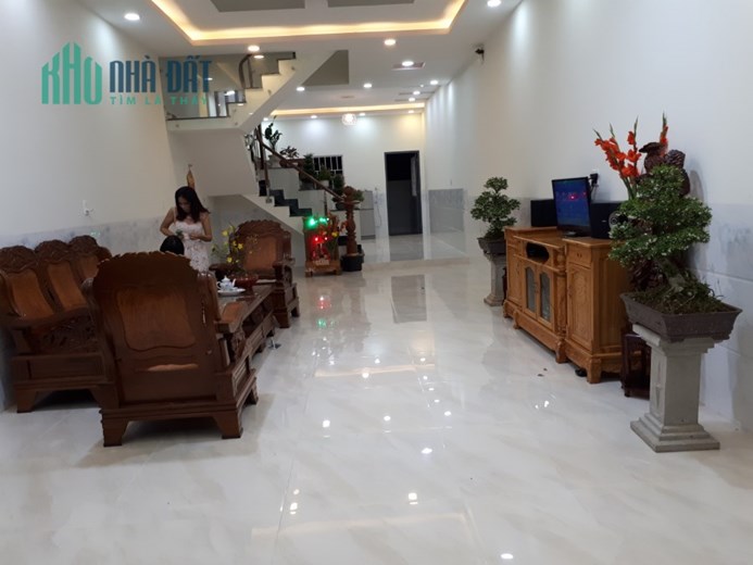 Chính chủ cho thuê nhà nguyên căn 1 trệt 2 lầu.