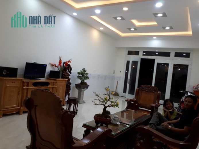Chính chủ cho thuê nhà nguyên căn 1 trệt 2 lầu.