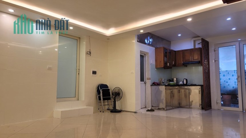 Cho thuê nhà ngõ Cầu Giấy 65m2.