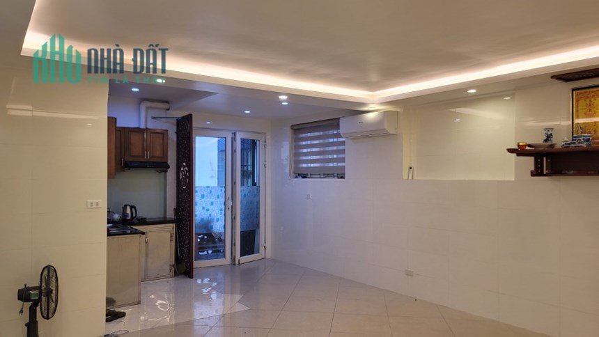 Cho thuê nhà ngõ Cầu Giấy 65m2.