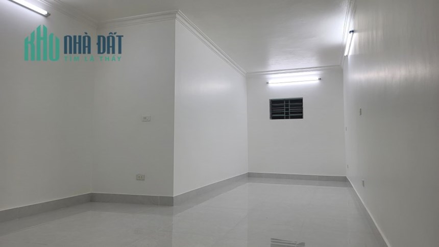 Cho thuê nhà ngõ Cầu Giấy 65m2.