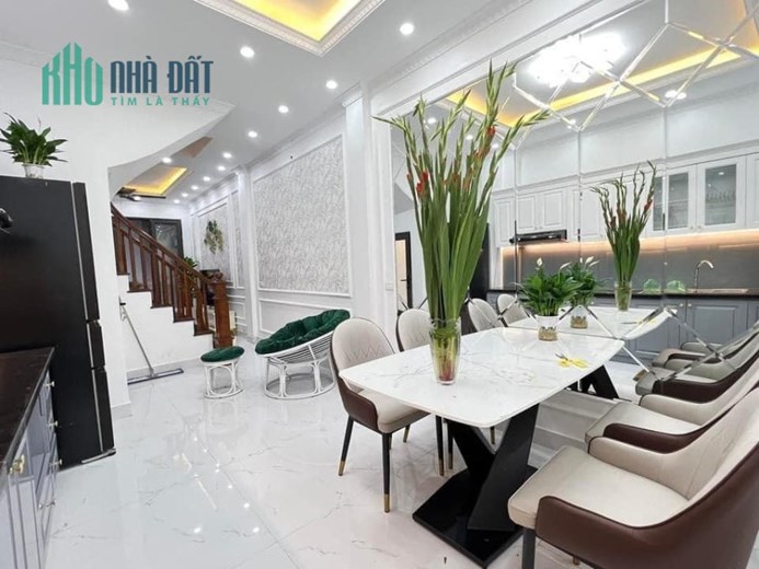 CẦU GIẤY ĐẸP LUNG LINH - 4 TỶ 2 - 36M2 - 4 NGỦ - NGÕ 3 GÁC RỘNG THOÁNG - TIỆN ÍCH BẠT NGÀN