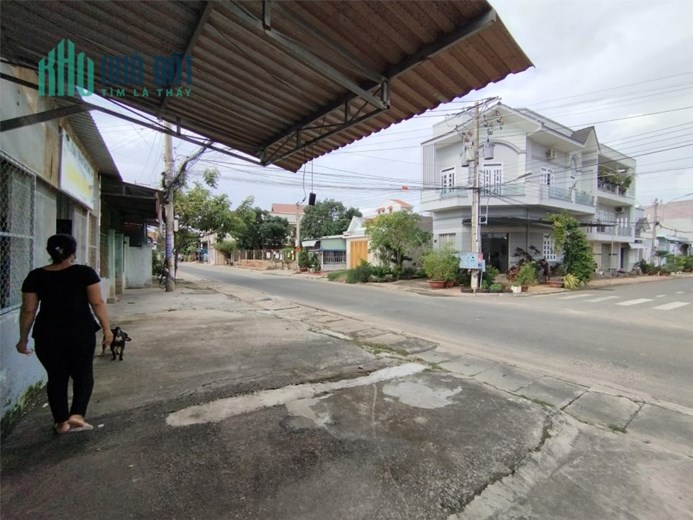 Bán gấp nhà phố Võ Văn Tần, TP Phan Thiết, kinh doanh sầm uất (miễn TG và báo mạng)
