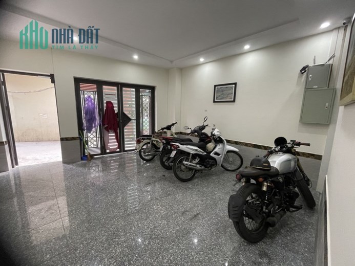 CẤN BÁN GẤP CĂN NHÀ DÒNG TIỀN - Ô TÔ ĐỖ CỬA - GIAO THÔNG THUẬN LỢI