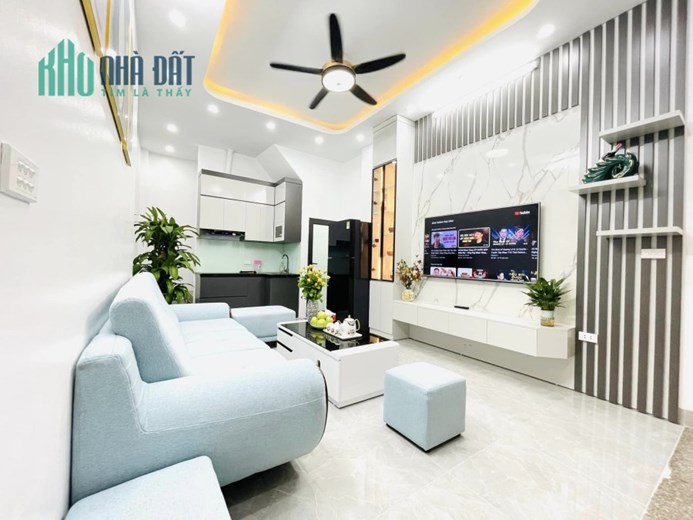 Cách phố 20m, căn góc, nhà dân xây chắc chắn ở ngay, bán nhà Tây Sơn