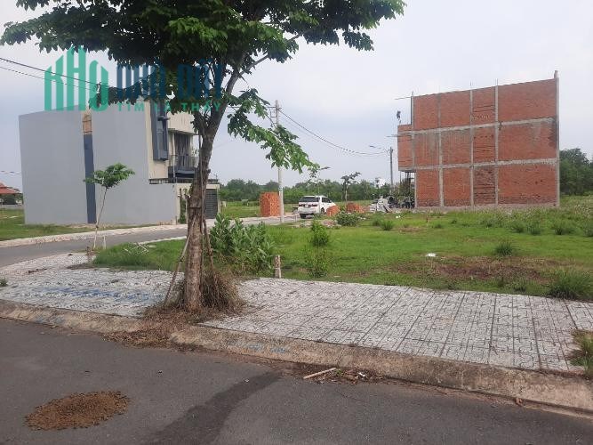 Mặt tiền ngay quốc lộ chính trong trung tâm hành chính khu dân cư đông đúc